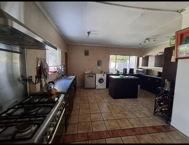 4 BEDROOM HOUSE FOR SALE IN VANDERBIJLPARK SE 7